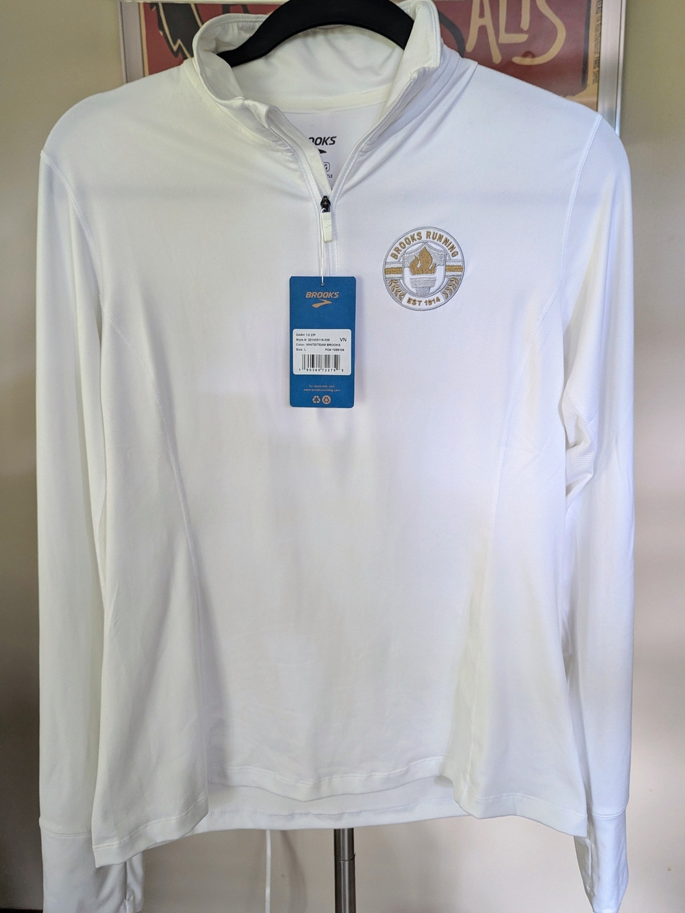$45 Brooks Women's L - NWT TEAM BROOKS Professional Pullover White *FREE HAT*